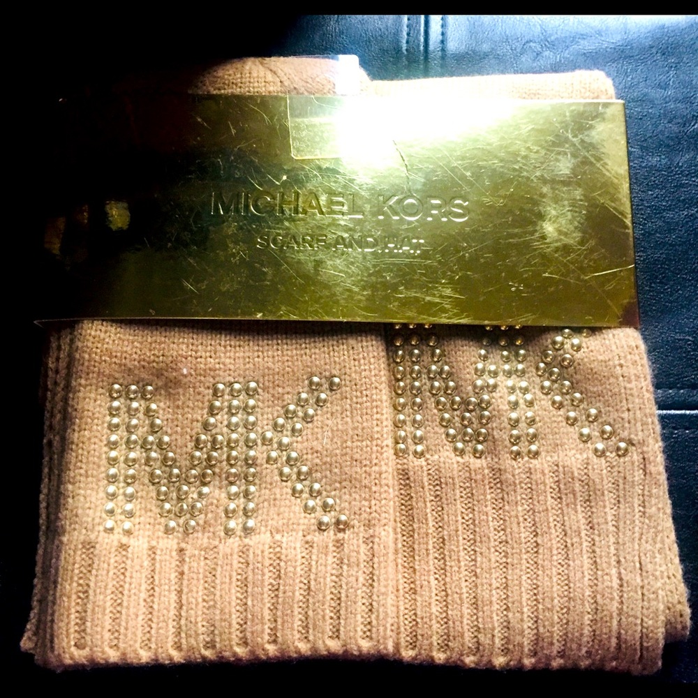 Michael Kors Hat & Scarf